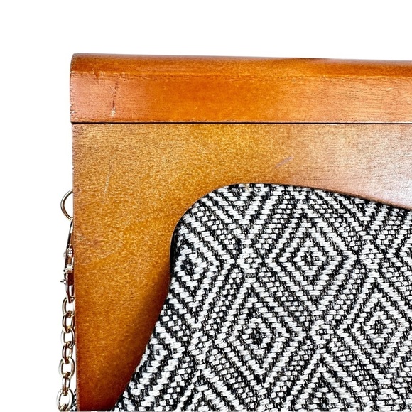 Urban Expressions Calypso Clutch with Removable Chain Strap - Picture 6 of 15